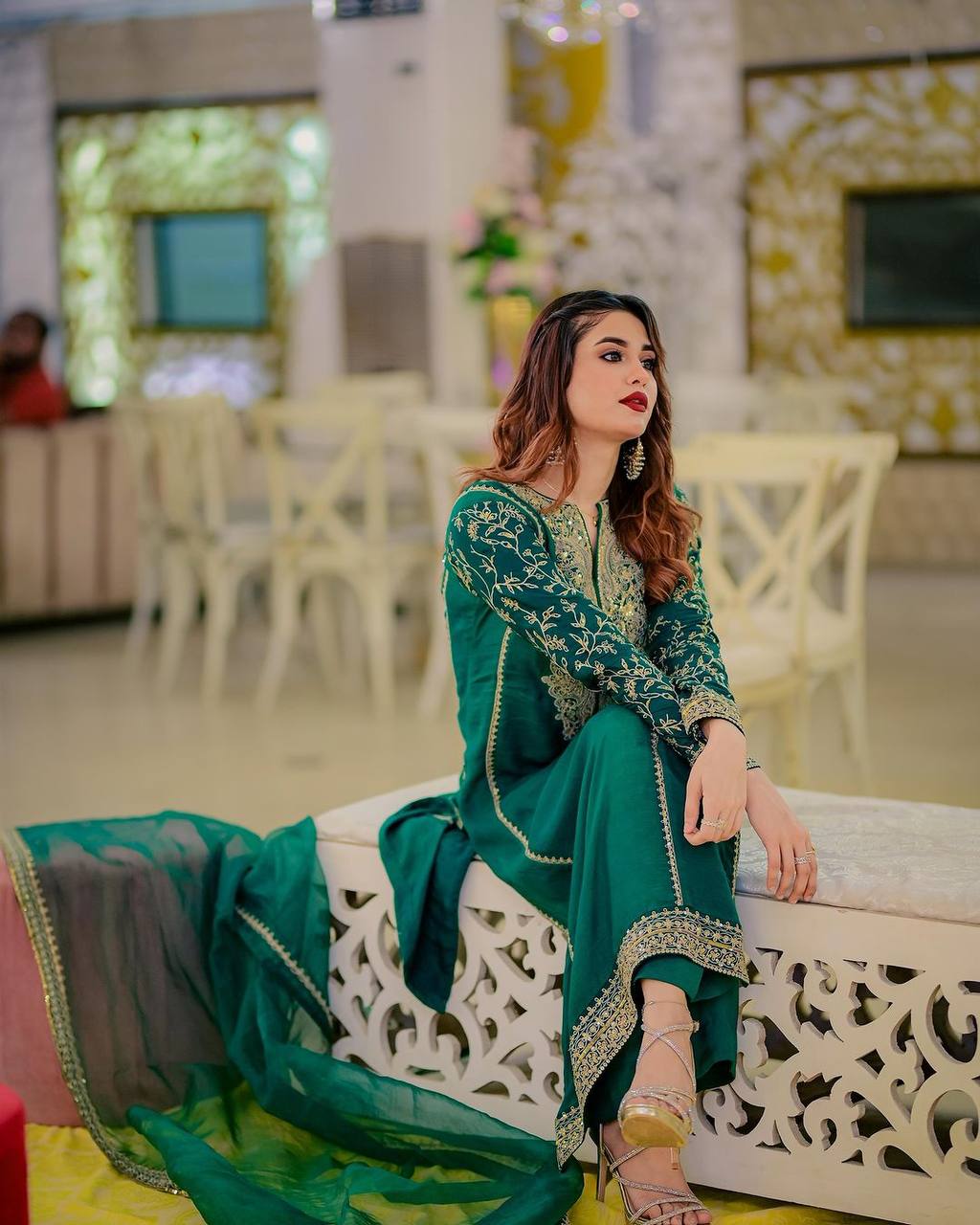 पार्टी वियर लुक डिज़ाइनर टॉप और बॉटम दुपट्टे के साथ