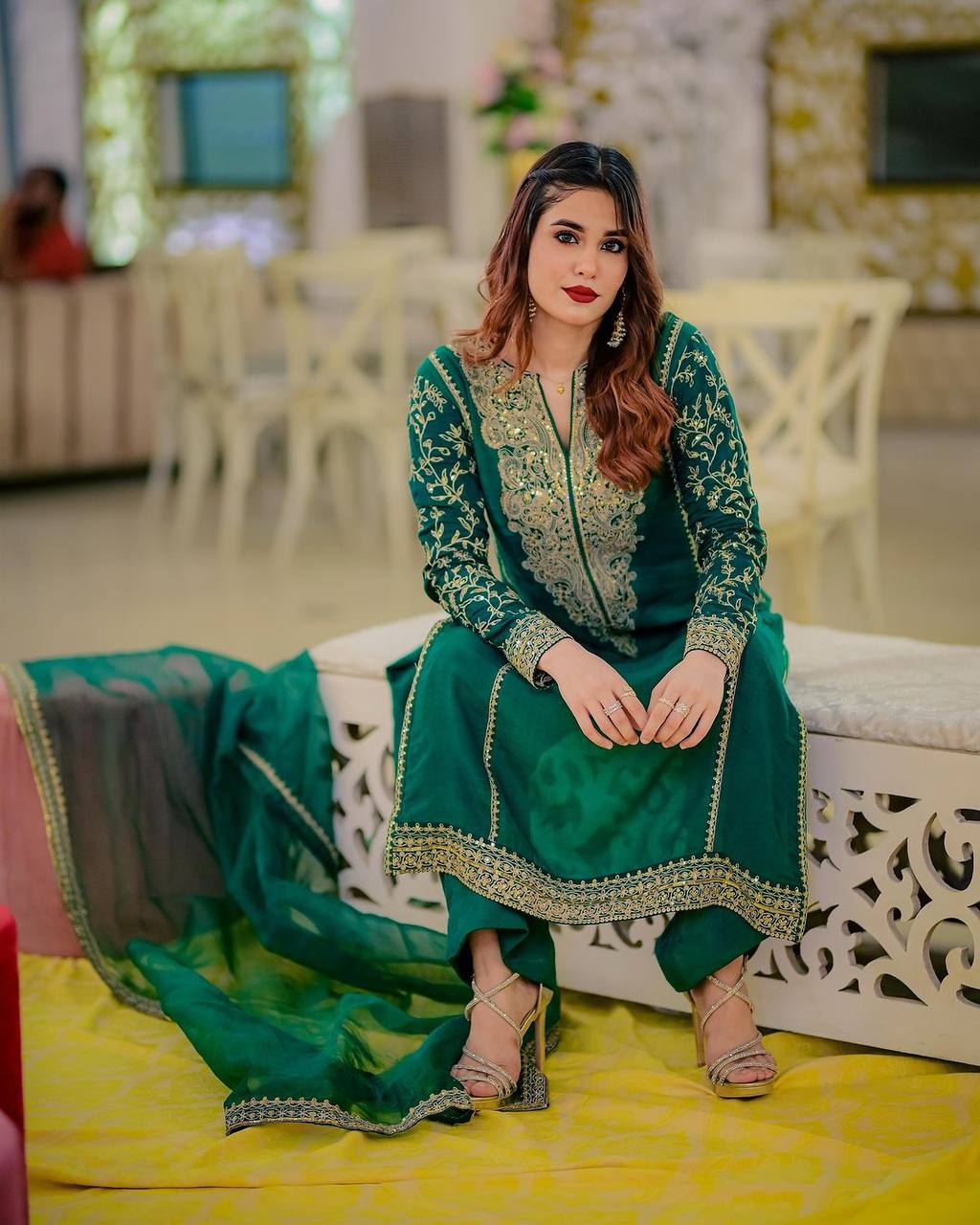 पार्टी वियर लुक डिज़ाइनर टॉप और बॉटम दुपट्टे के साथ