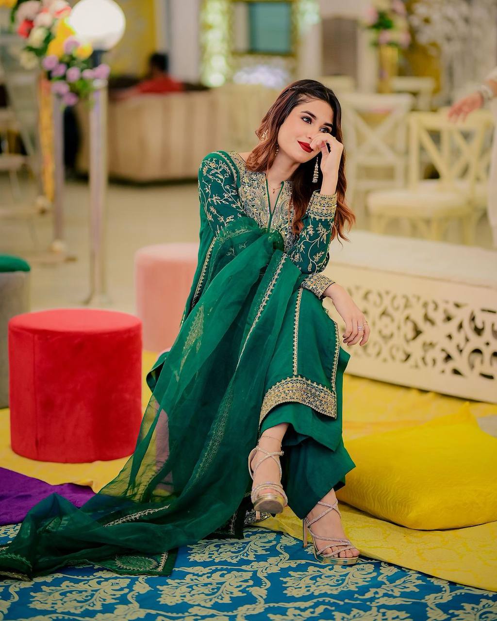 पार्टी वियर लुक डिज़ाइनर टॉप और बॉटम दुपट्टे के साथ