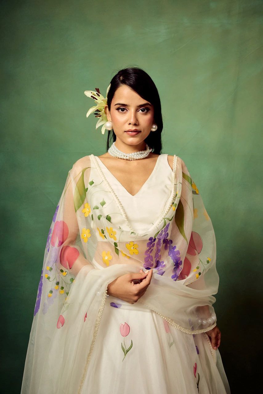 सुंदर पुष्प प्रिंट के साथ डिजाइनर पार्टी वियर लहंगा चोली