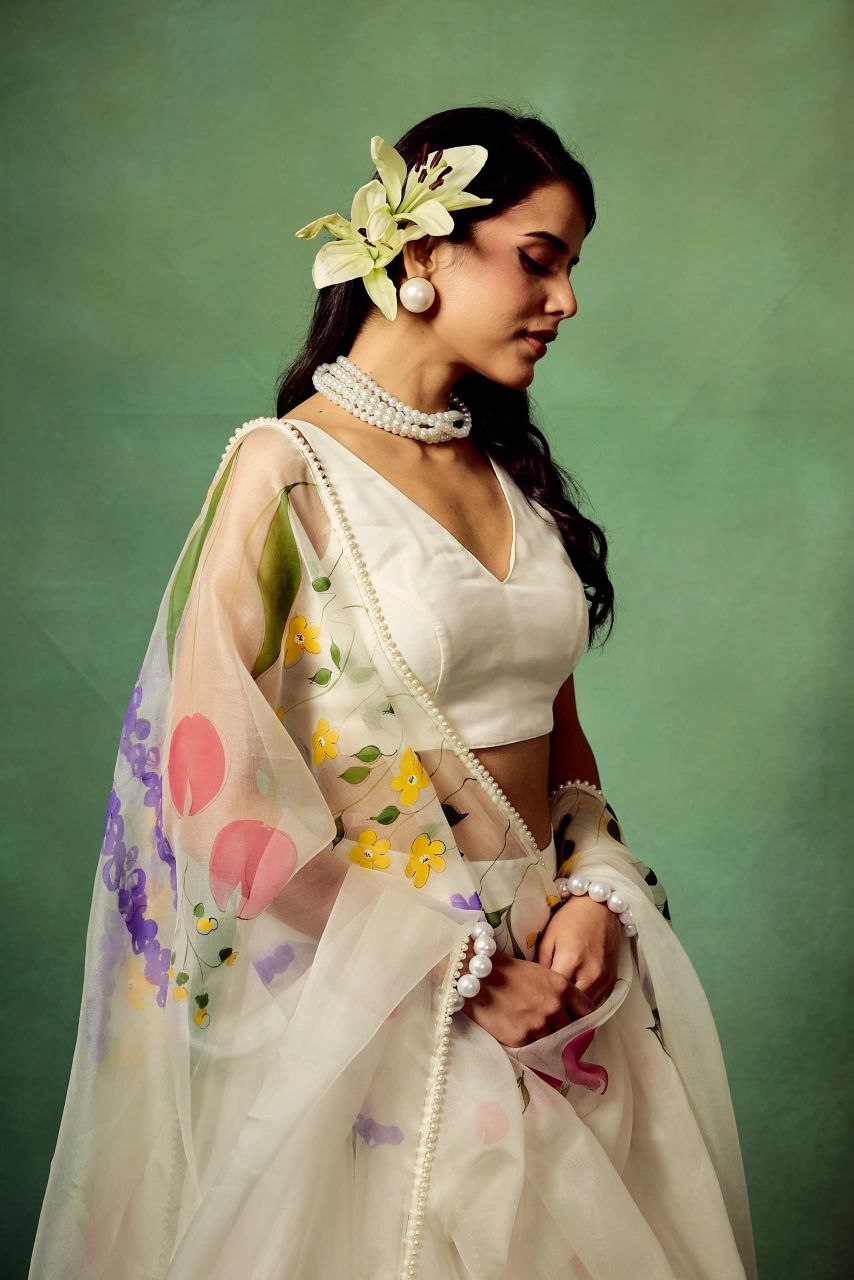 सुंदर पुष्प प्रिंट के साथ डिजाइनर पार्टी वियर लहंगा चोली