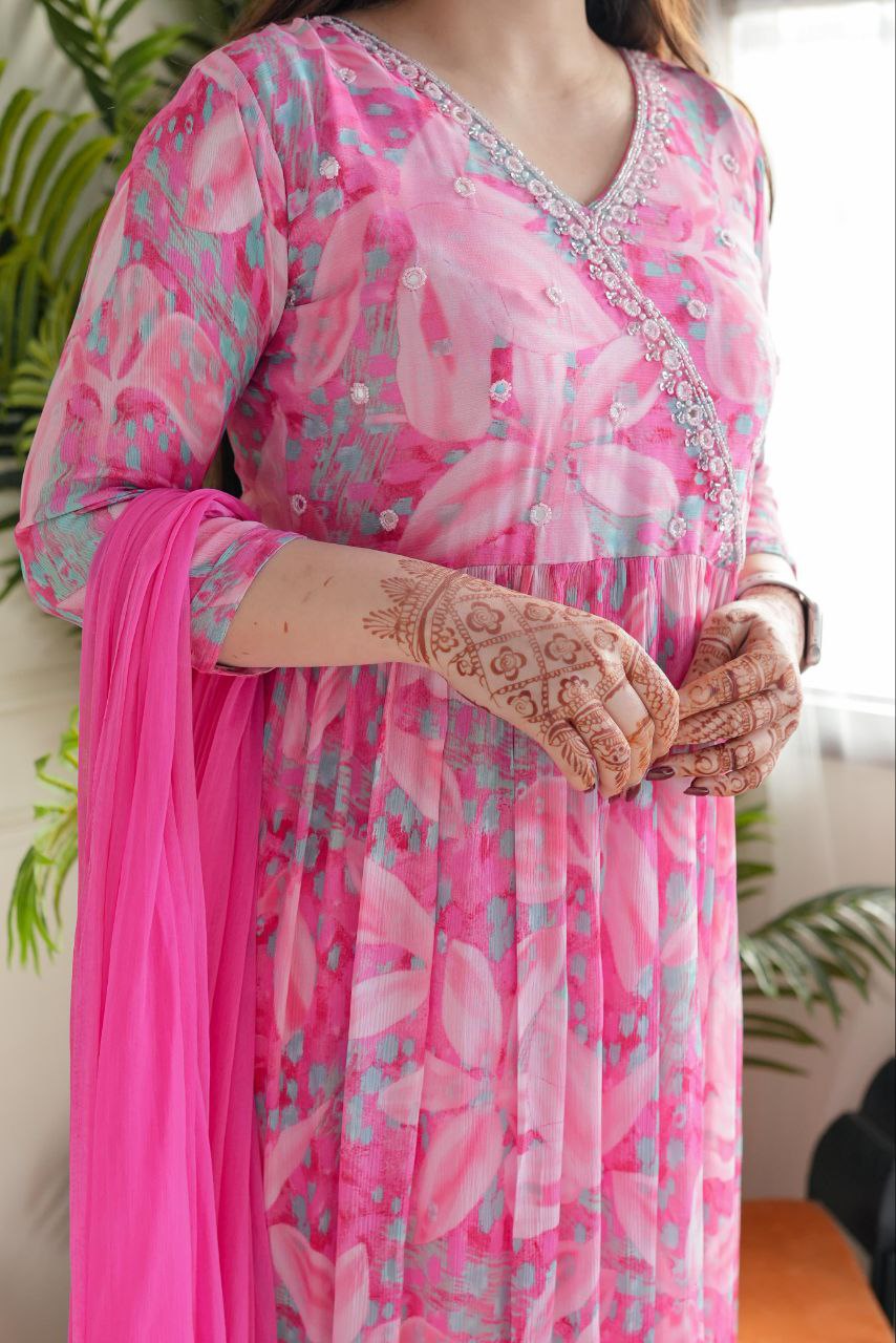 पार्टी वियर लुक: दुपट्टे के साथ टॉप और बॉटम में खूबसूरत दिखें