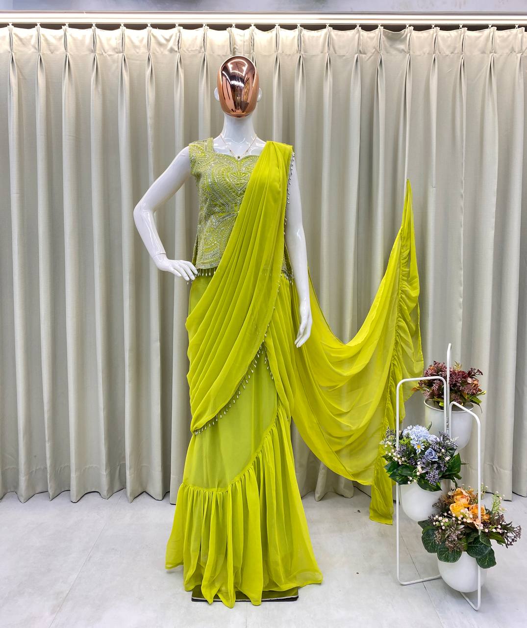 पार्टी वियर लुक डिज़ाइनर रेडी टू वियर लहंगा साड़ी