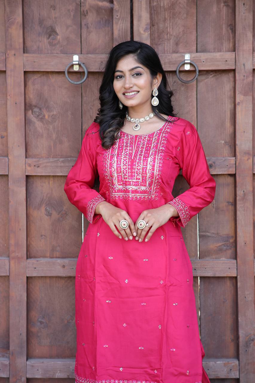 कढ़ाई के काम के साथ पार्टी वियर सुंदर टॉप और बॉटम