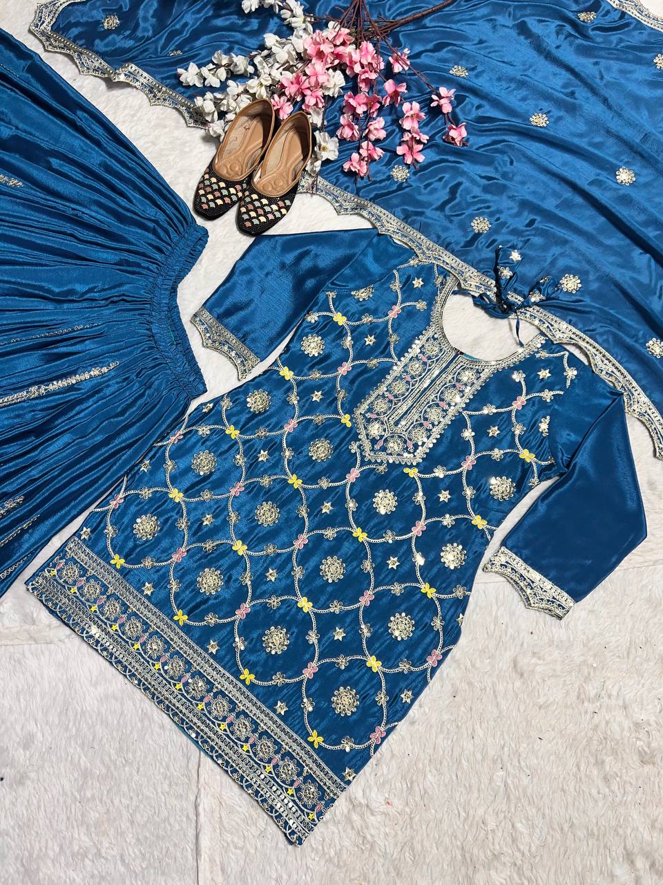 पार्टी वियर खूबसूरत टॉप प्लाज़ो फैंसी दुपट्टे के साथ