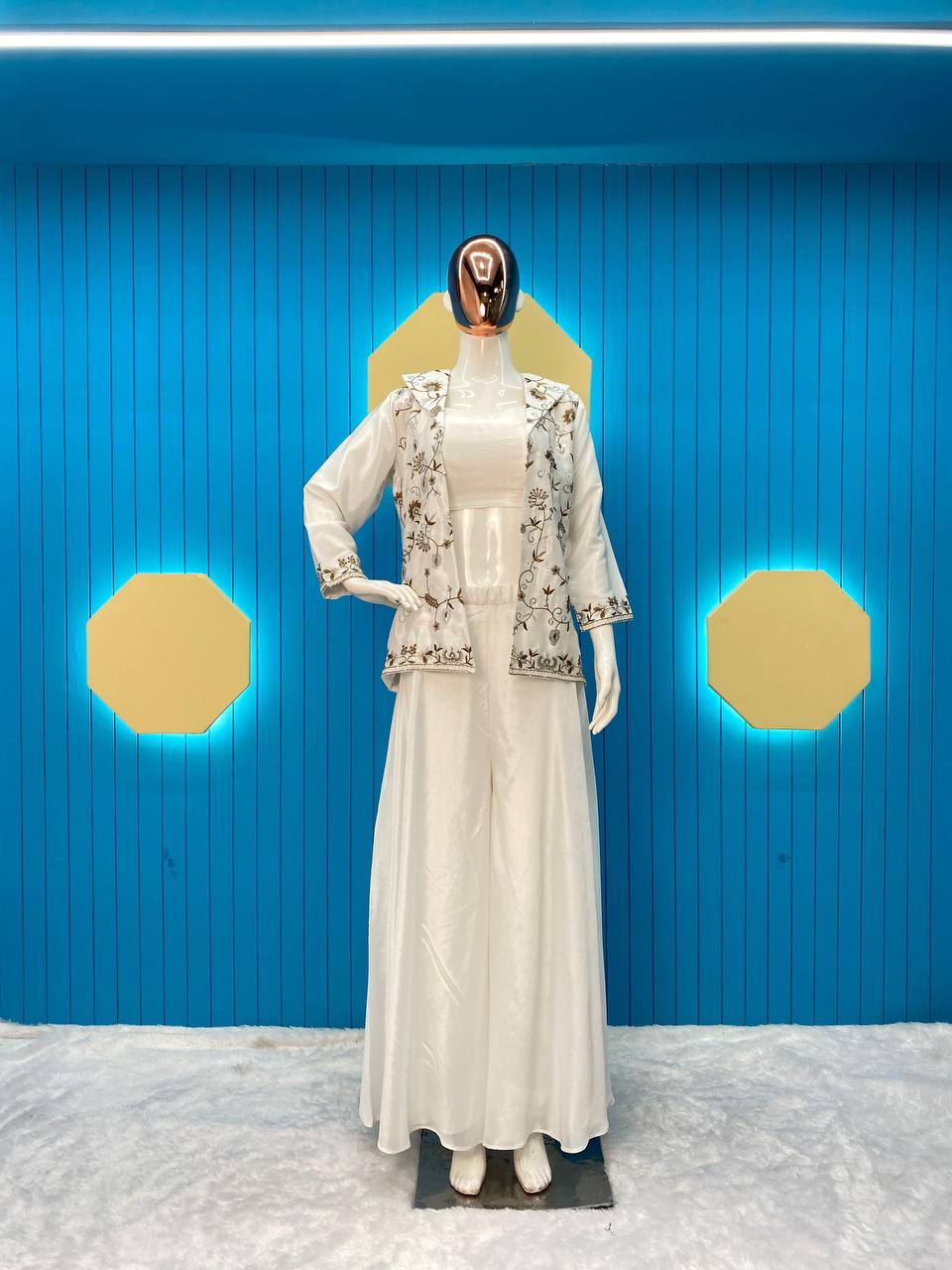 पार्टी वियर डिज़ाइनर टॉप और बॉटम सुंदर कोटि के साथ