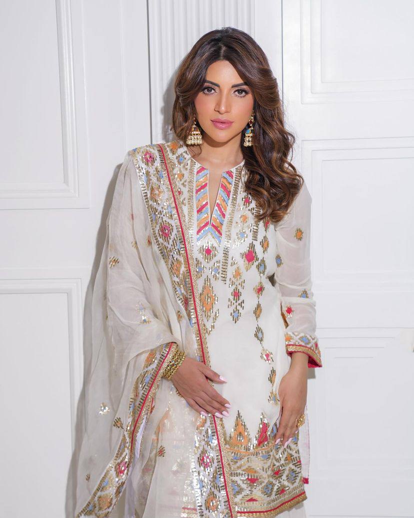 पार्टी वियर लुक डिज़ाइनर टॉप और बॉटम दुपट्टे के साथ