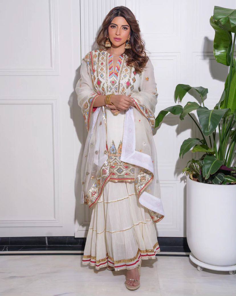 पार्टी वियर लुक डिज़ाइनर टॉप और बॉटम दुपट्टे के साथ