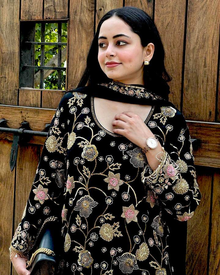 पार्टी वियर डिज़ाइनर टॉप और बॉटम दुपट्टे के साथ