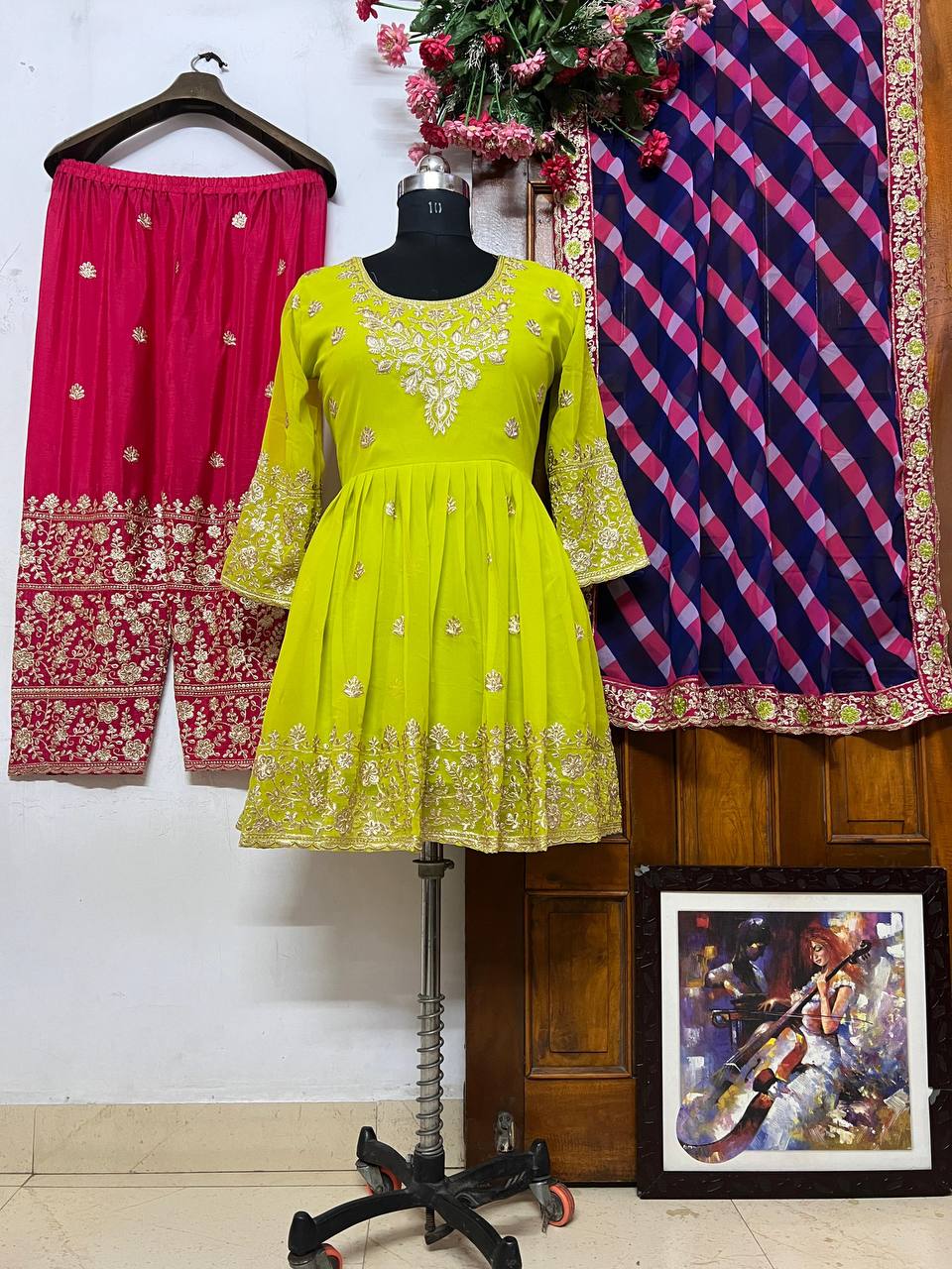 पार्टी वियर लुक डिज़ाइनर टॉप-बॉटम और दुपट्टा