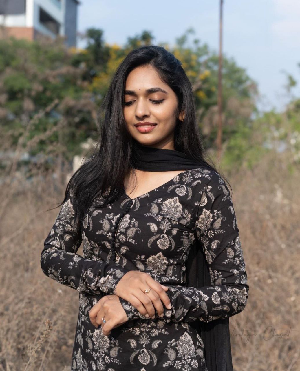 पार्टी वियर लुक: दुपट्टे के साथ टॉप और बॉटम में खूबसूरत दिखें