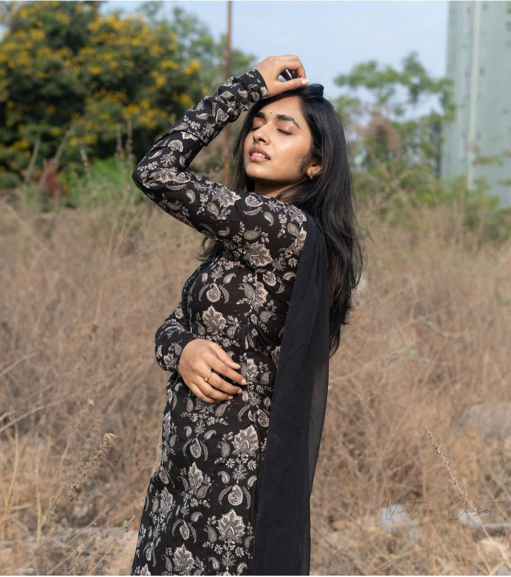 पार्टी वियर लुक: दुपट्टे के साथ टॉप और बॉटम में खूबसूरत दिखें