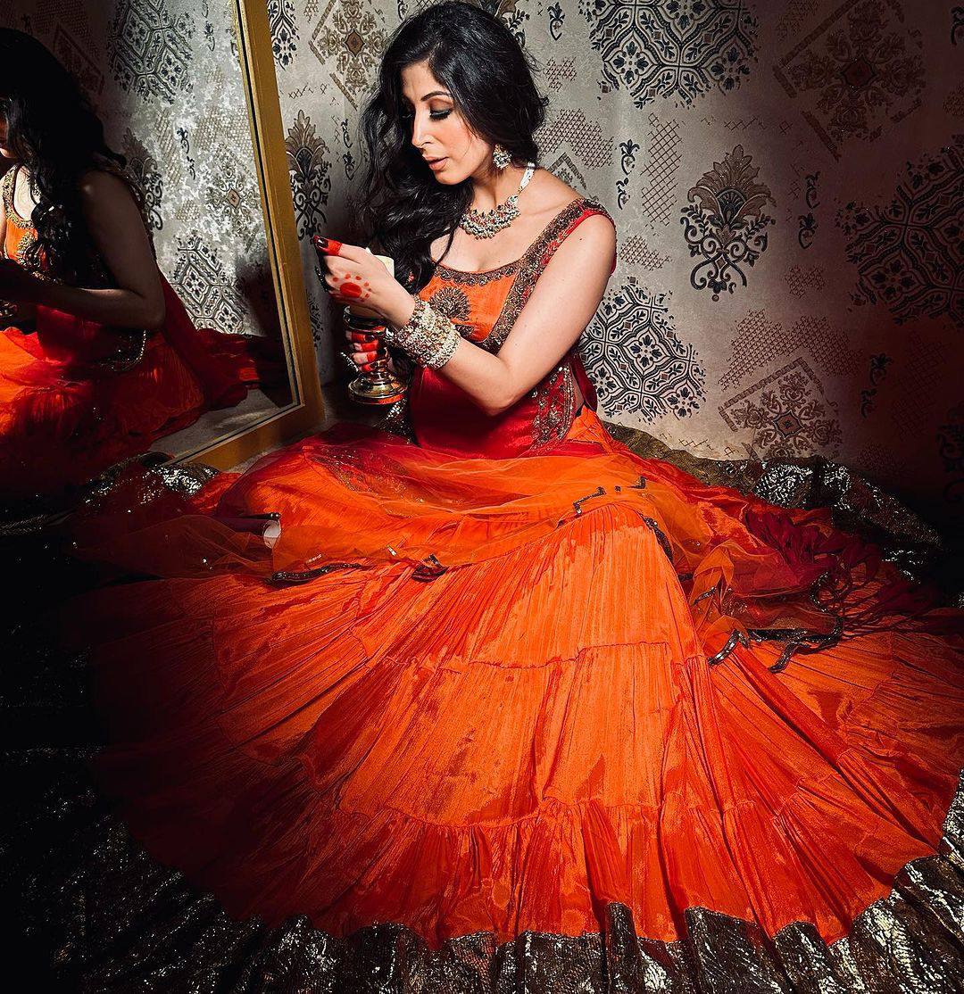 पार्टी वियर लुक खूबसूरत टॉप-बॉटम और दुपट्टा