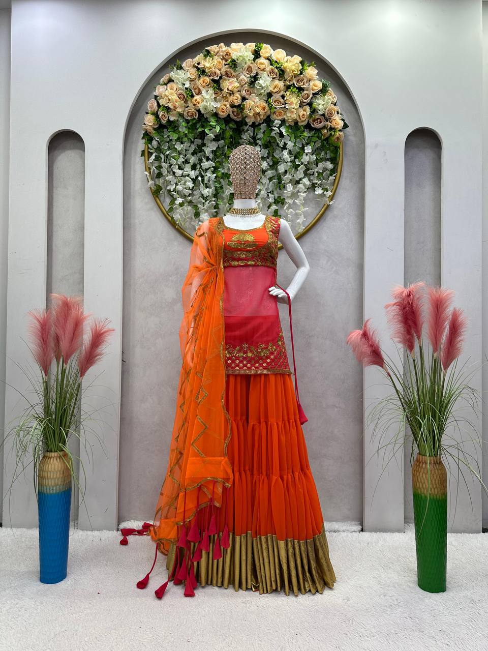 पार्टी वियर लुक खूबसूरत टॉप-बॉटम और दुपट्टा