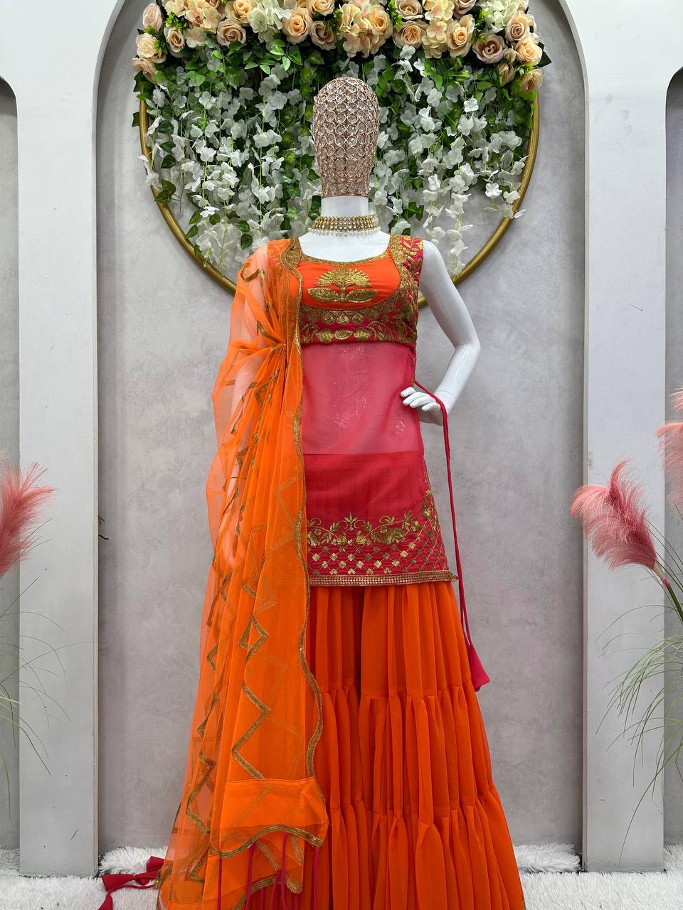 पार्टी वियर लुक खूबसूरत टॉप-बॉटम और दुपट्टा