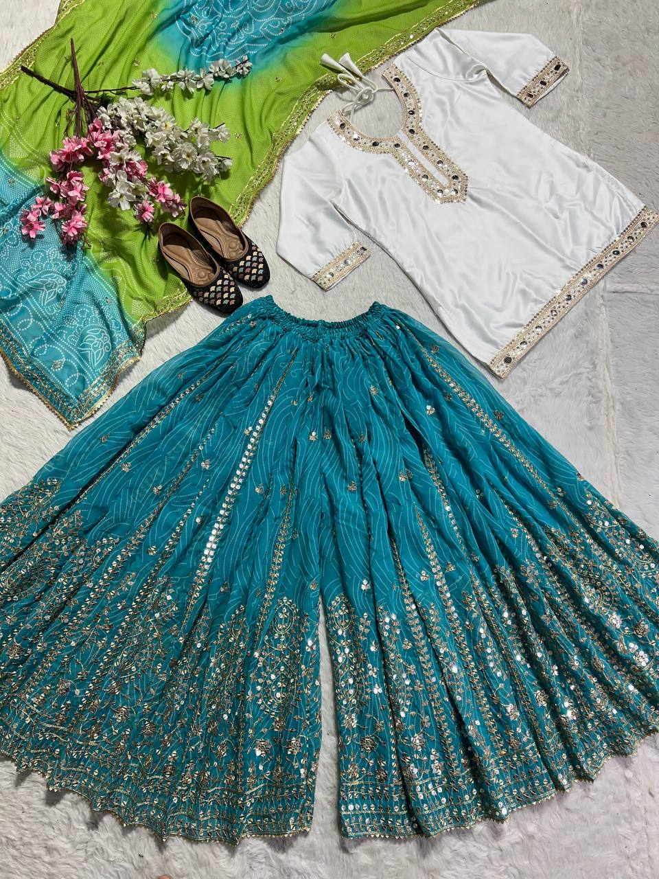 फैंसी स्टाइल में डिज़ाइनर पार्टी वियर टॉप शरारा सूट