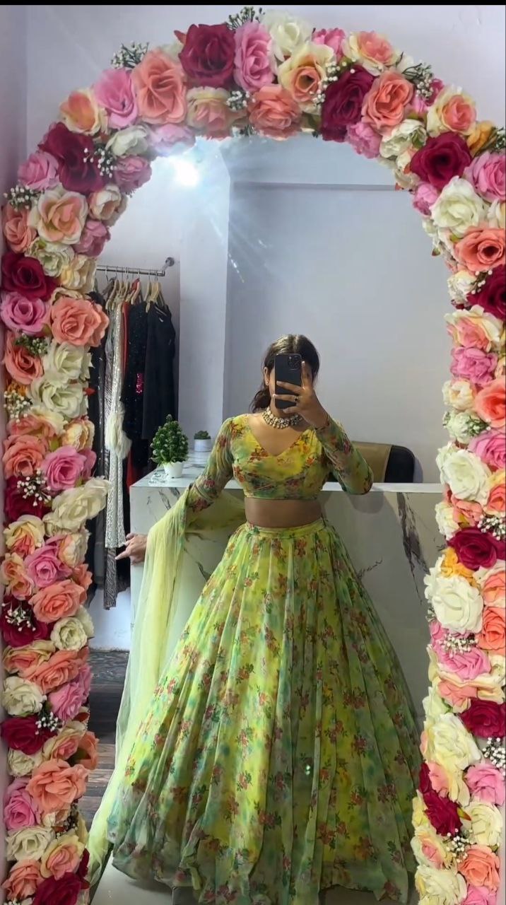 फ्लोरल प्रिंट के साथ सबसे खूबसूरत लेटेस्ट लहंगा चोली