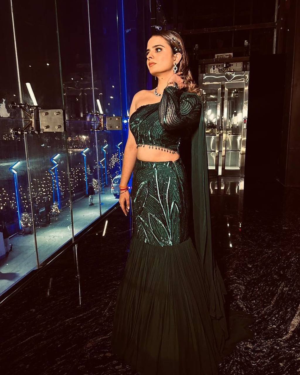 पार्टी वियर लुक फैंसी स्टाइल लहंगा चोली