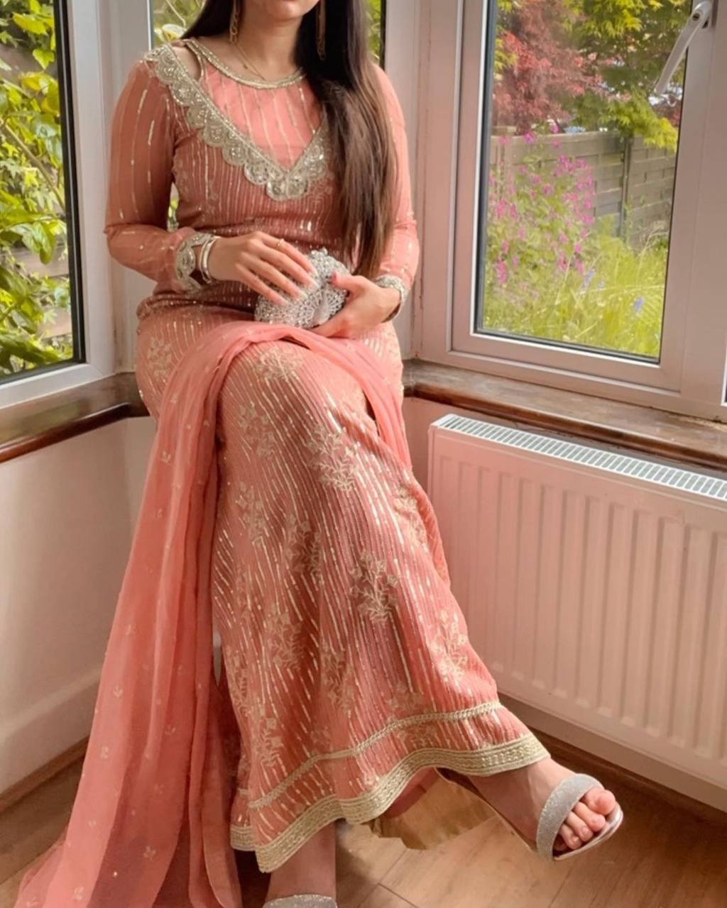 पार्टी वियर लुक खूबसूरत टॉप-बॉटम और दुपट्टा