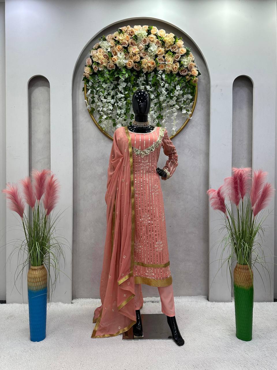 पार्टी वियर लुक खूबसूरत टॉप-बॉटम और दुपट्टा