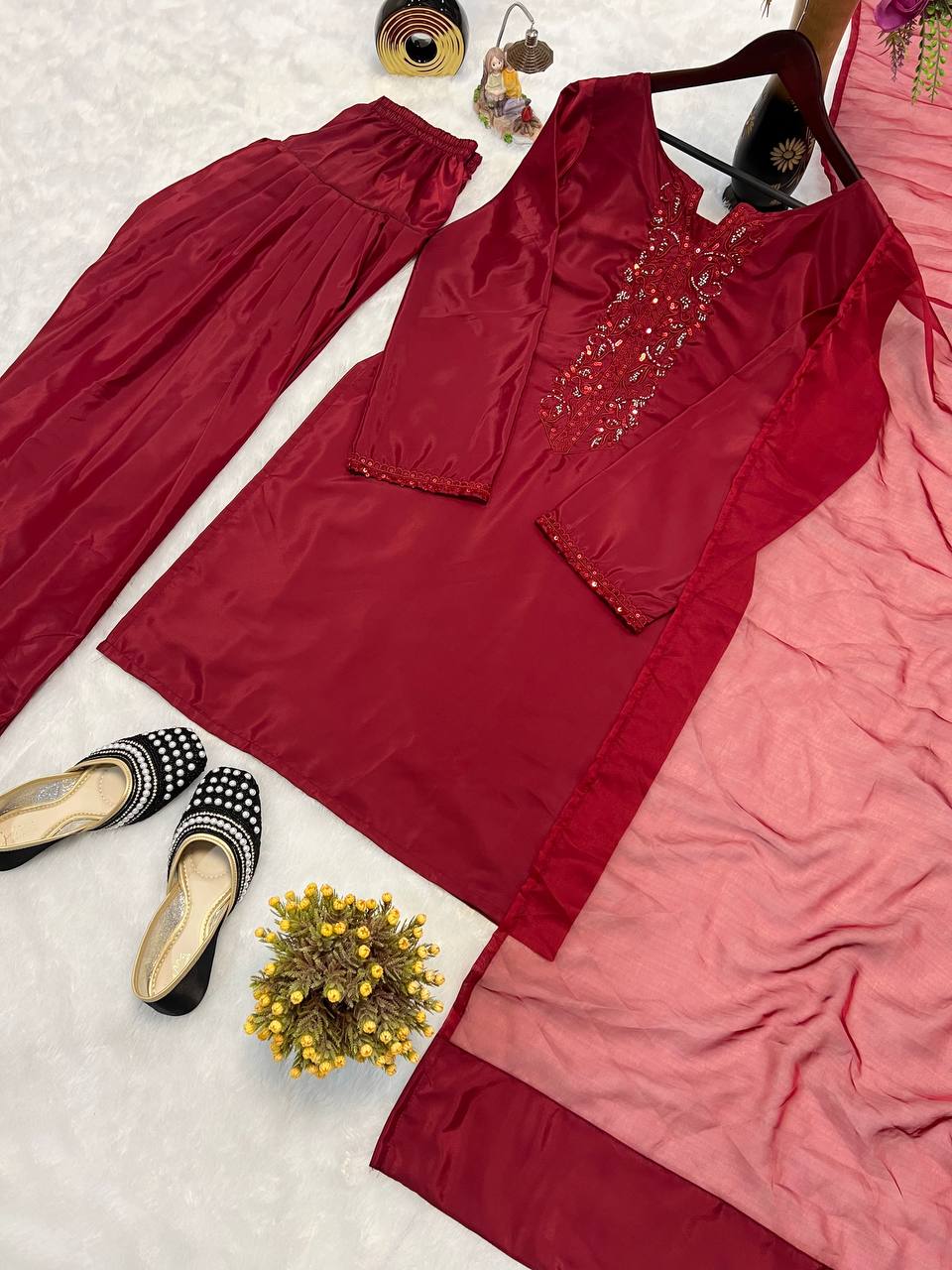 सलवार और दुपट्टे के साथ डिज़ाइनर पार्टी वियर लुक टॉप