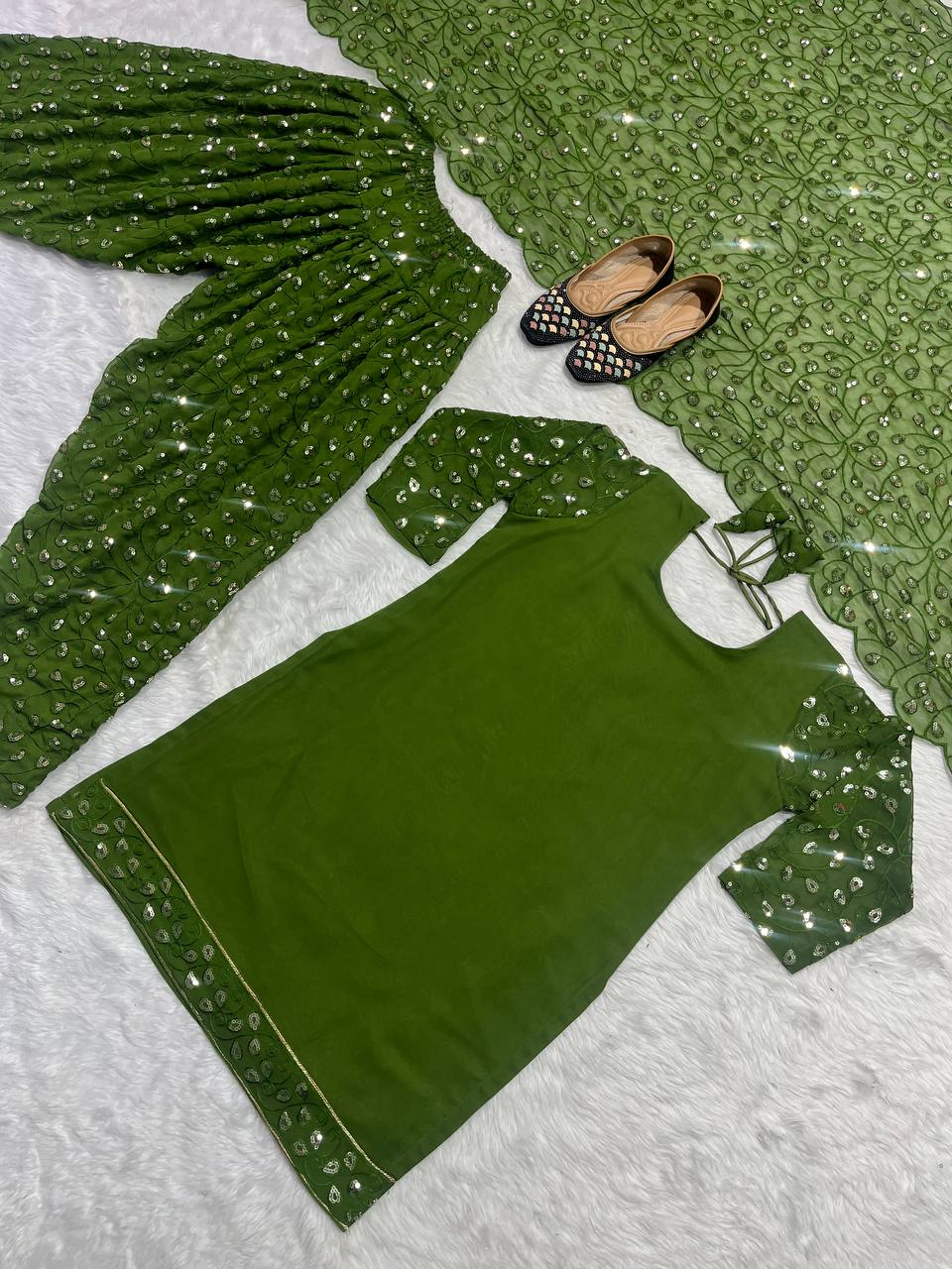 डिज़ाइनर पार्टी वियर लुक टॉप, पटियाला स्टाइल सलवार और दुपट्टा