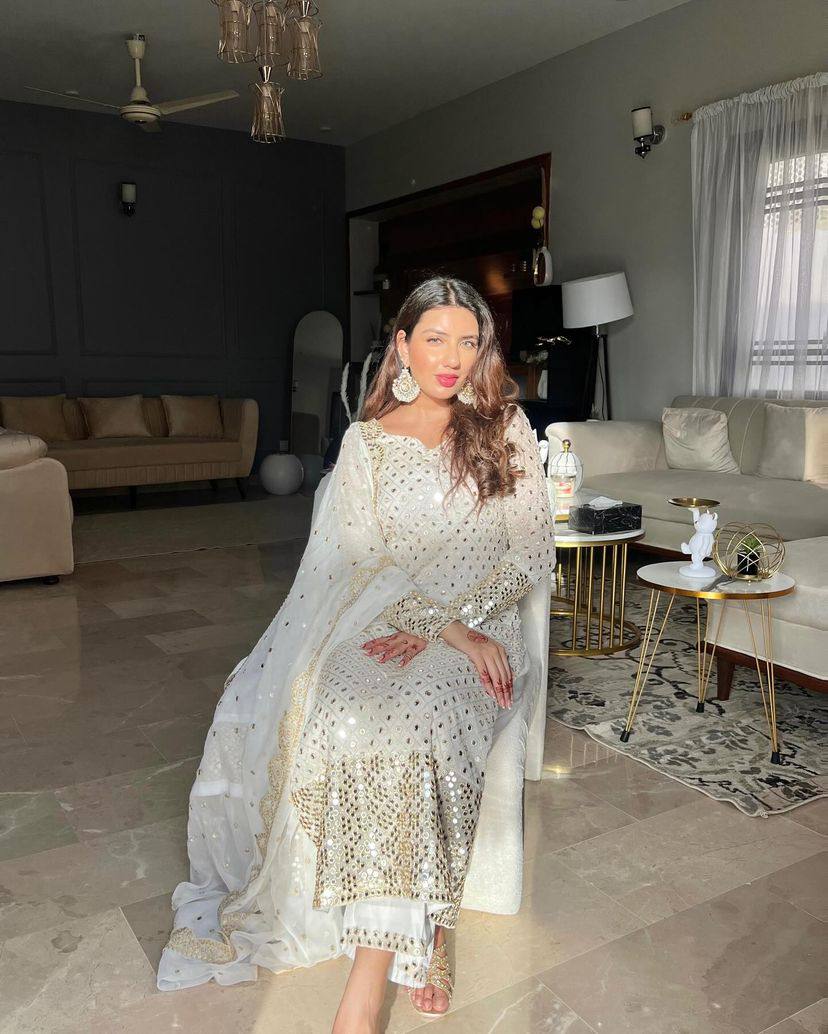 पार्टी वियर लुक डिज़ाइनर टॉप और बॉटम दुपट्टे के साथ