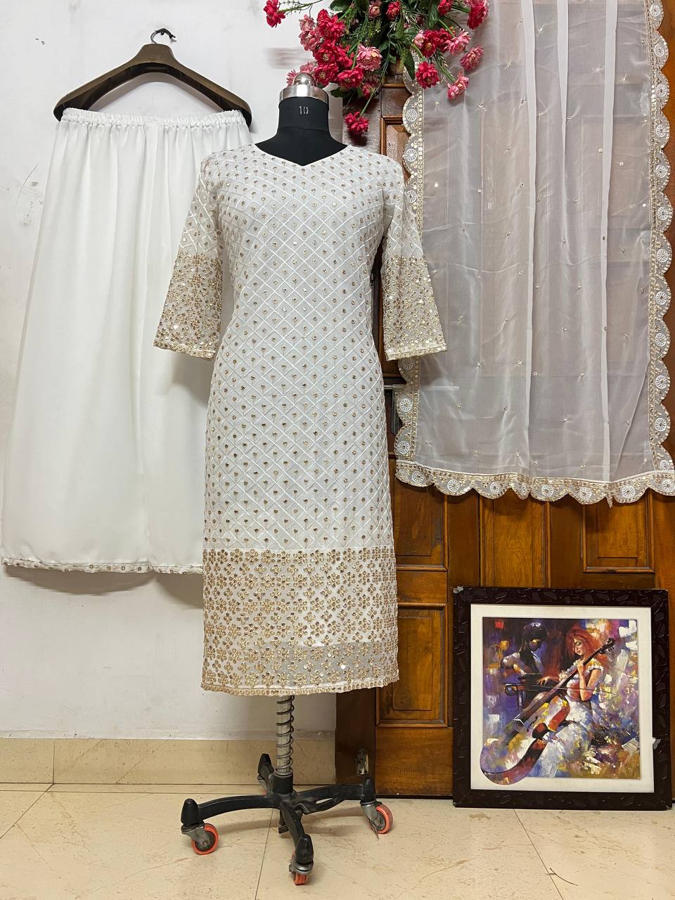 पार्टी वियर लुक डिज़ाइनर टॉप और बॉटम दुपट्टे के साथ