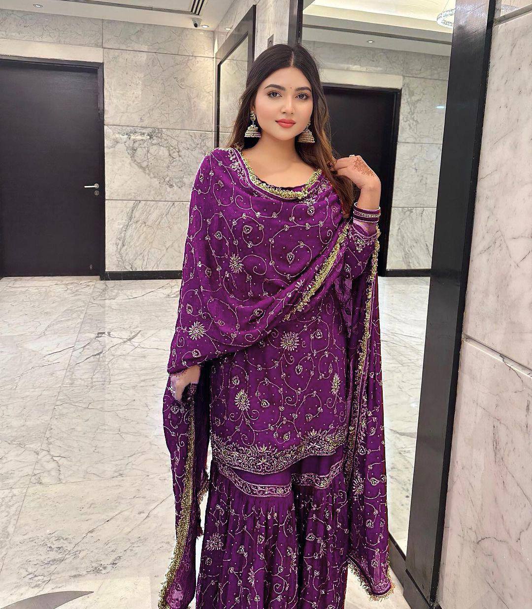 पार्टी वियर लुक: दुपट्टे के साथ टॉप और बॉटम में खूबसूरत दिखें