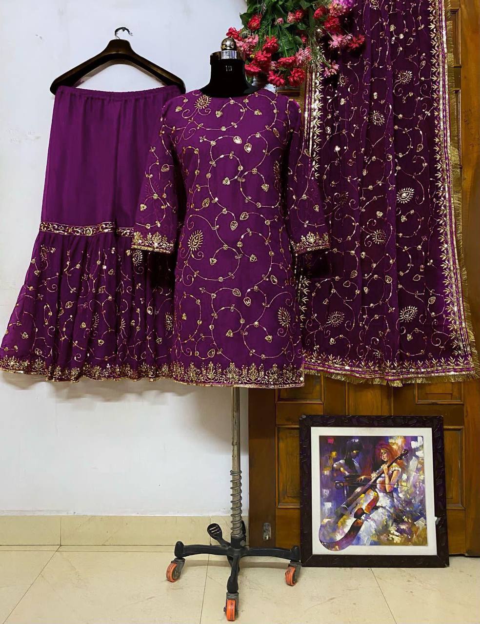 पार्टी वियर लुक: दुपट्टे के साथ टॉप और बॉटम में खूबसूरत दिखें