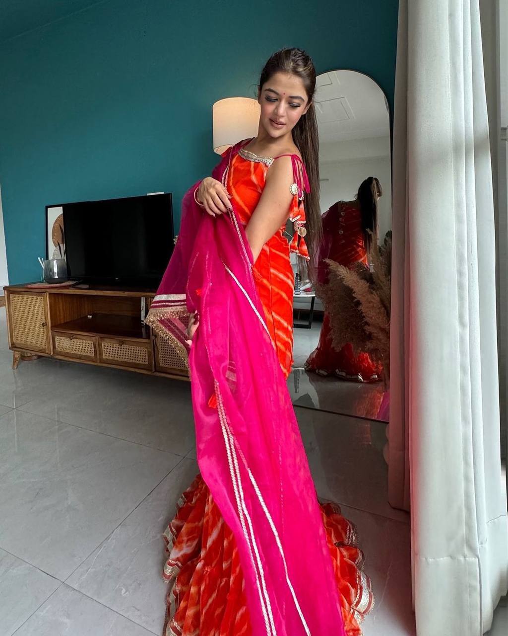 पार्टी वियर सुंदर टॉप-बॉटम और दुपट्टा डिजिटल प्रिंट और लेस बॉर्डर के साथ