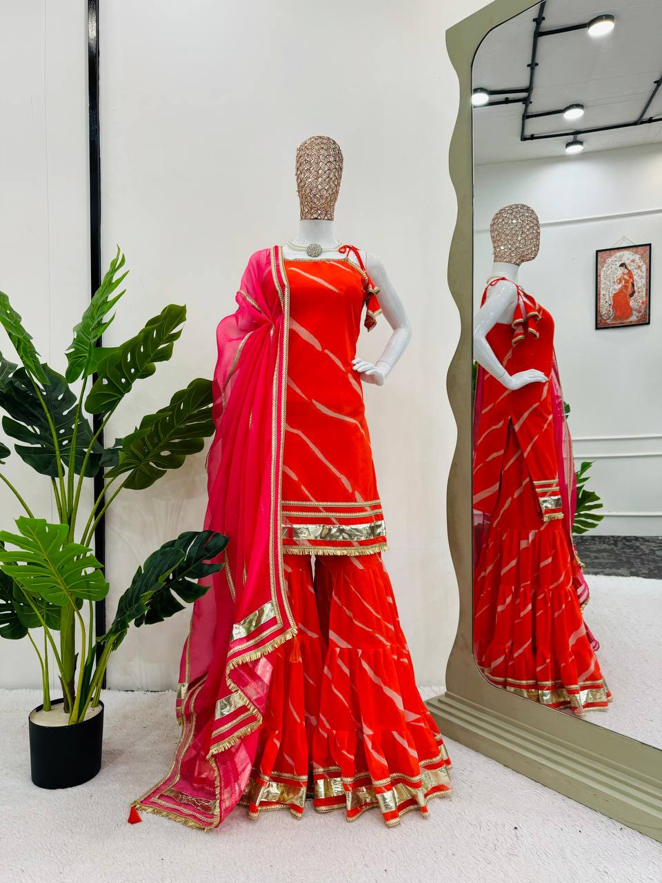 पार्टी वियर सुंदर टॉप-बॉटम और दुपट्टा डिजिटल प्रिंट और लेस बॉर्डर के साथ