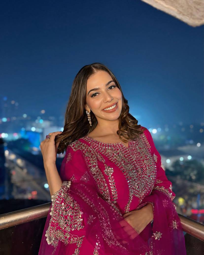 पार्टी वियर लुक खूबसूरत टॉप-बॉटम और दुपट्टा