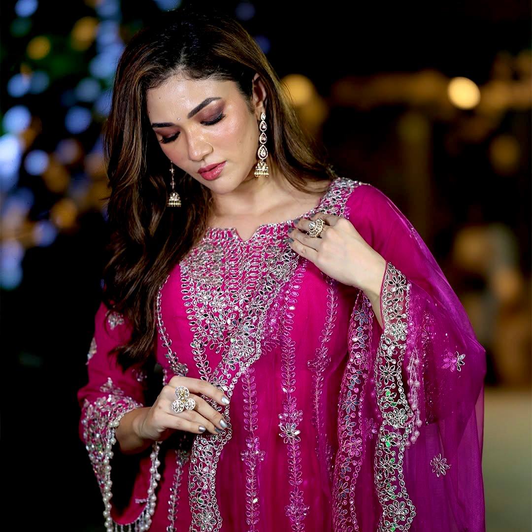 पार्टी वियर लुक खूबसूरत टॉप-बॉटम और दुपट्टा