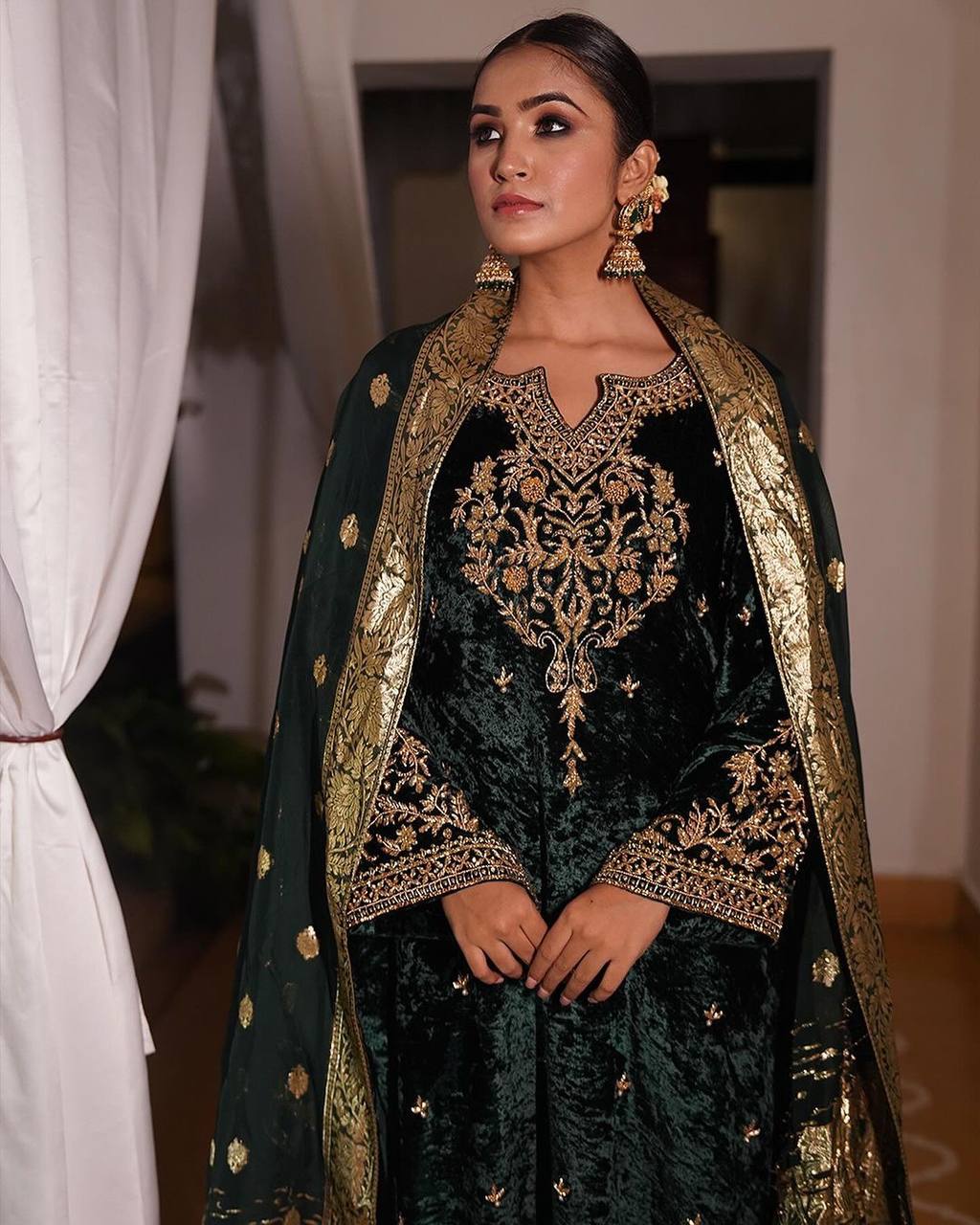 पार्टी वियर लुक डिज़ाइनर टॉप और बॉटम दुपट्टे के साथ