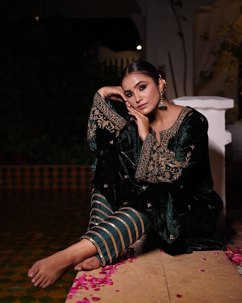 पार्टी वियर लुक डिज़ाइनर टॉप और बॉटम दुपट्टे के साथ