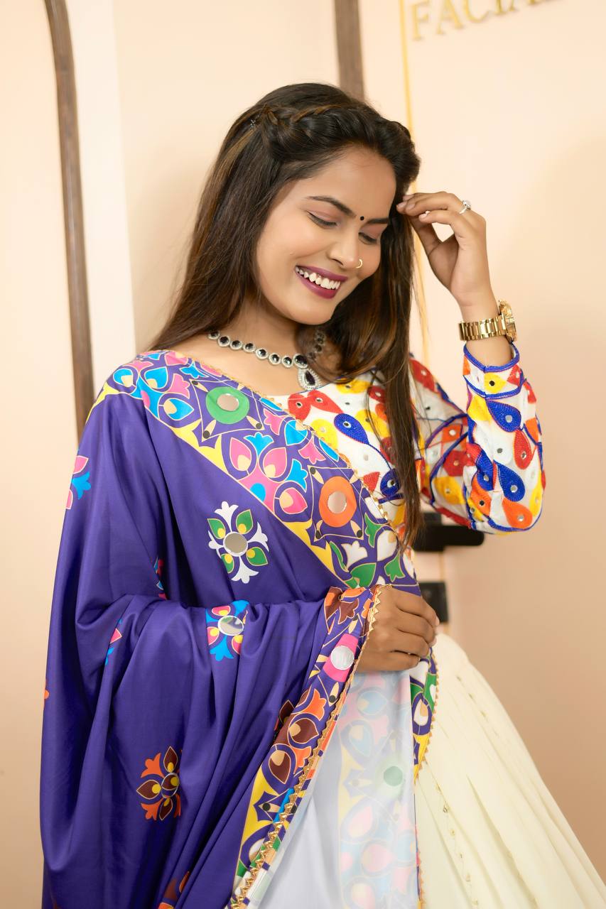 पार्टी वियर डिज़ाइनर लहंगा चोली दुपट्टे के साथ