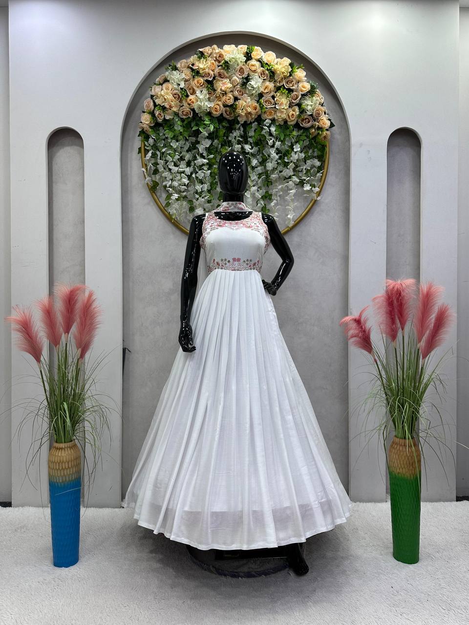 पार्टी वियर डिज़ाइनर गाउन और दुपट्टा धागे और सीक्वेंस वर्क के साथ