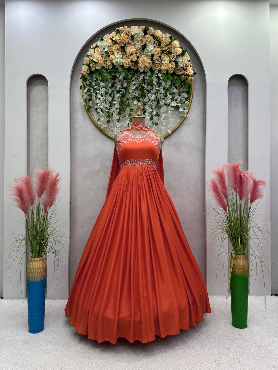 पार्टी वियर डिज़ाइनर गाउन और दुपट्टा धागे और सीक्वेंस वर्क के साथ