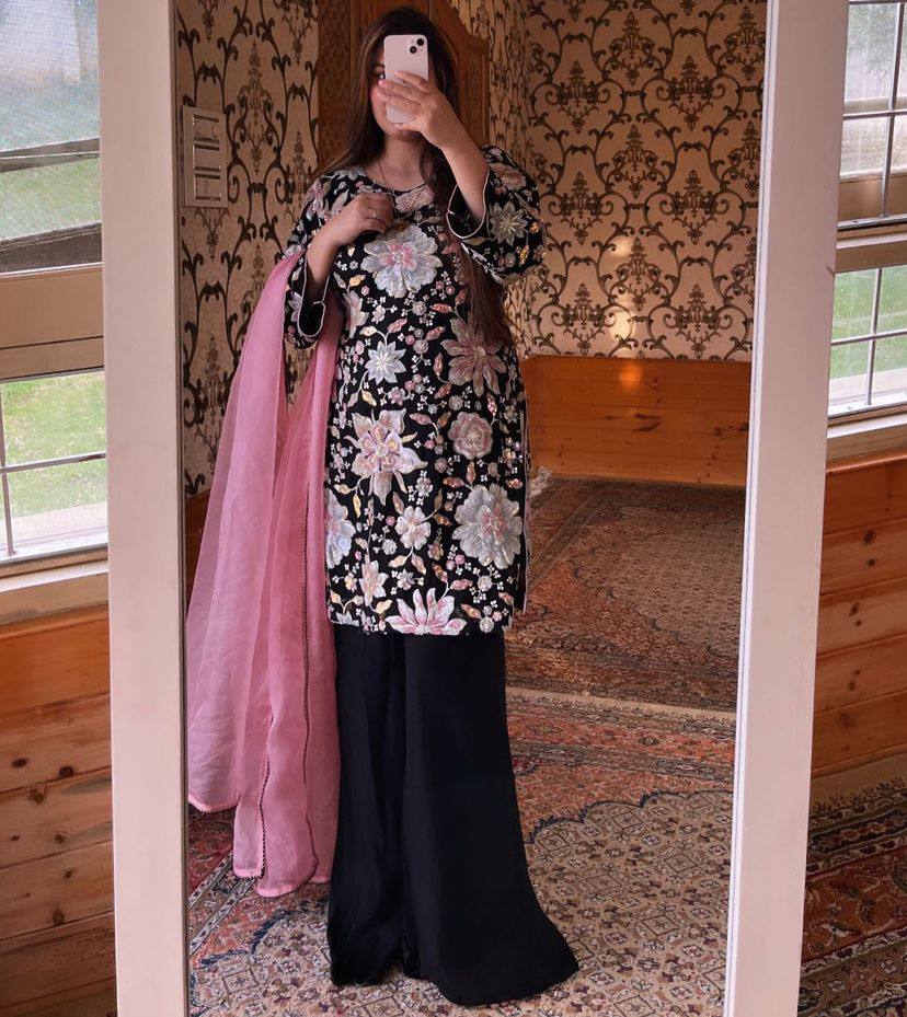 पार्टी वियर डिज़ाइनर टॉप और बॉटम दुपट्टे के साथ