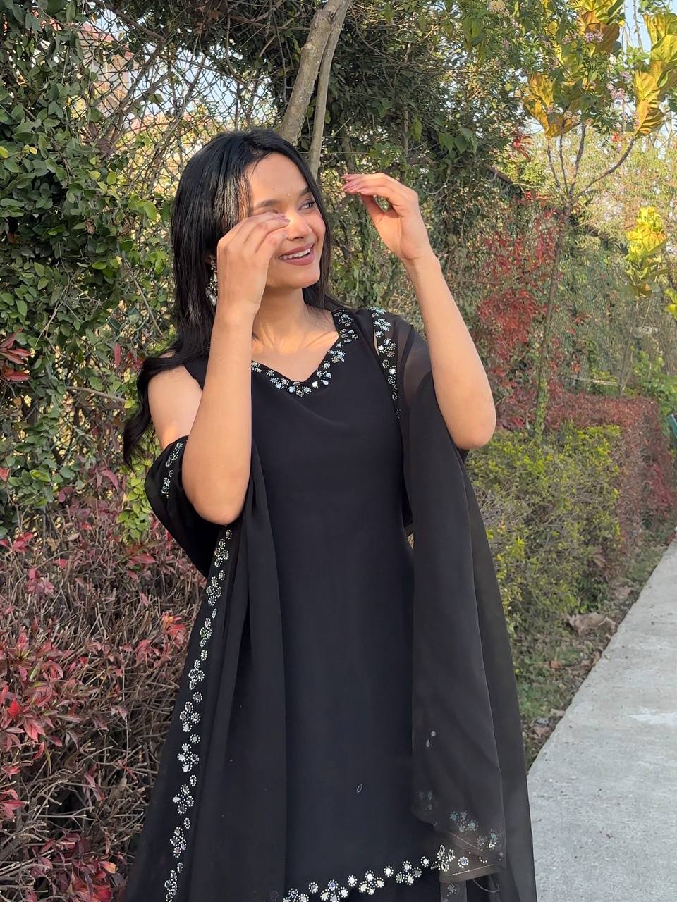 पार्टी वियर लुक टॉप-बॉटम और दुपट्टे के साथ रियल मिरर वर्क