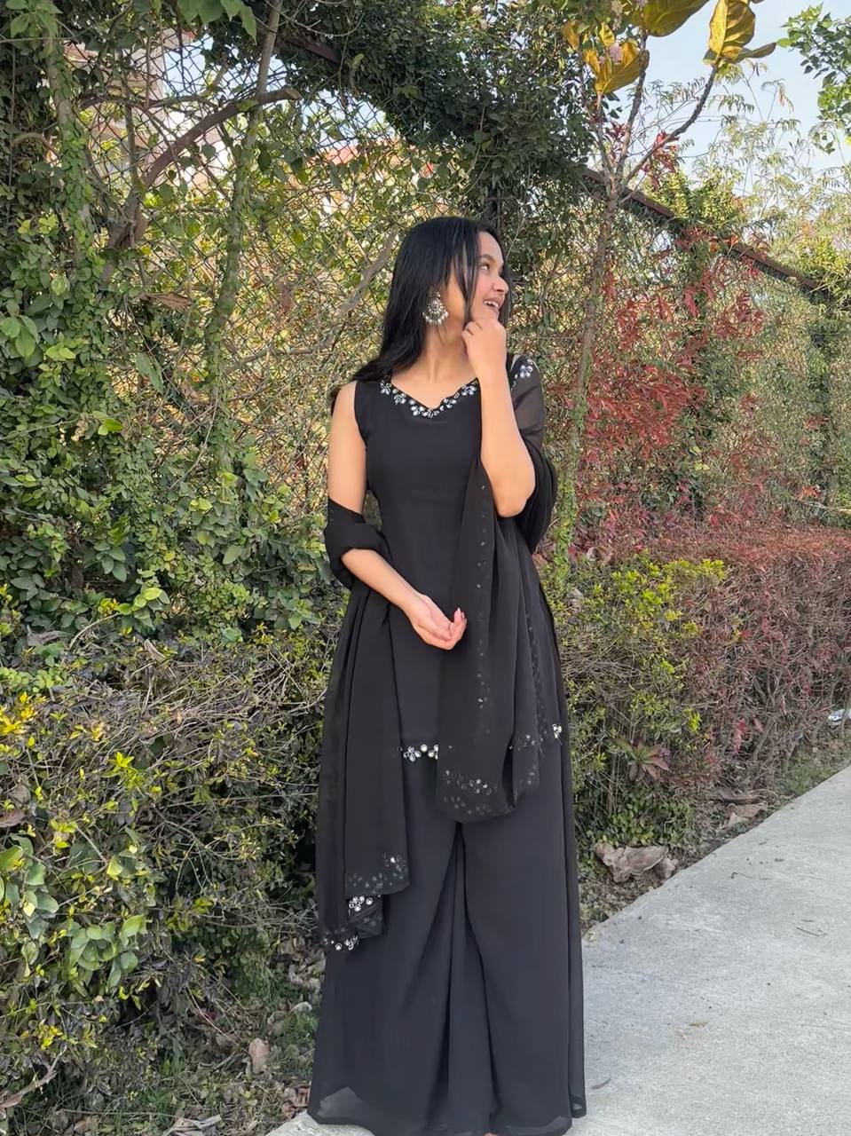 पार्टी वियर लुक टॉप-बॉटम और दुपट्टे के साथ रियल मिरर वर्क