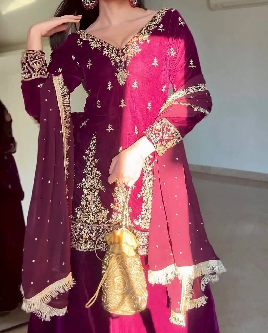 पार्टी वियर लुक टॉप-बॉटम और दुपट्टा थ्रेड विद सीक्वेंस वर्क