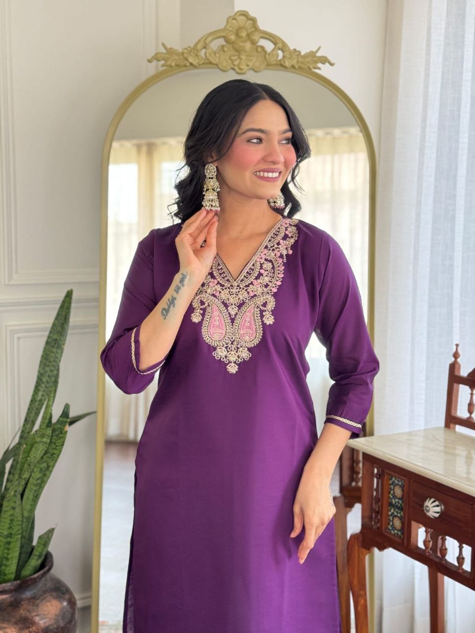 पार्टी वियर लुक: दुपट्टे के साथ टॉप और बॉटम में खूबसूरत दिखें