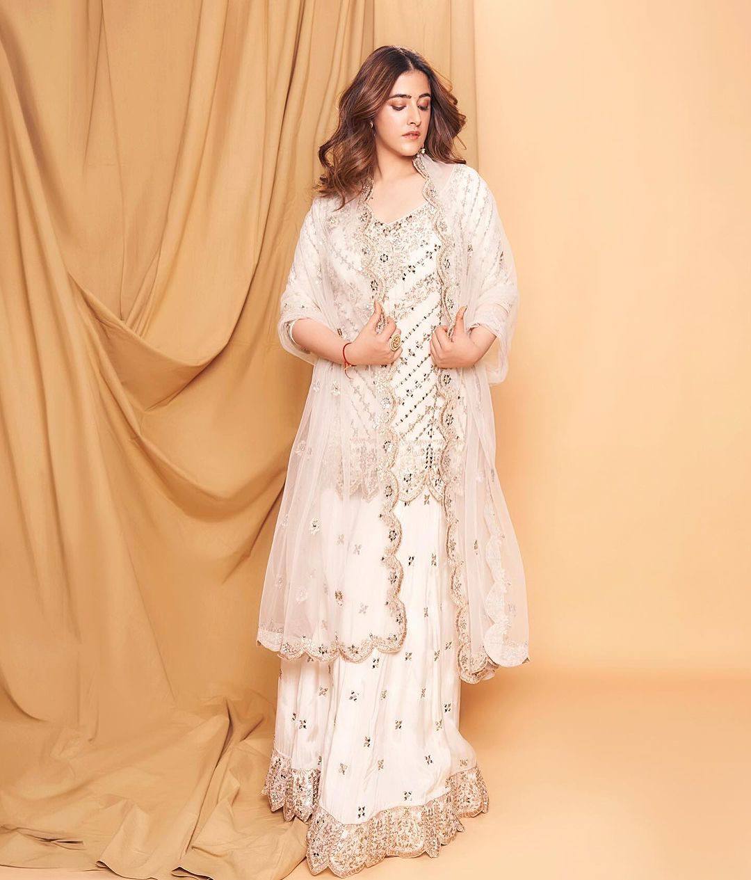 पार्टी वियर लुक डिज़ाइनर टॉप और बॉटम दुपट्टे के साथ