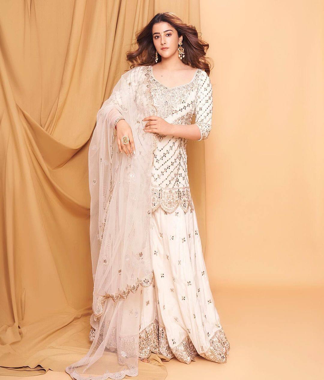 पार्टी वियर लुक डिज़ाइनर टॉप और बॉटम दुपट्टे के साथ