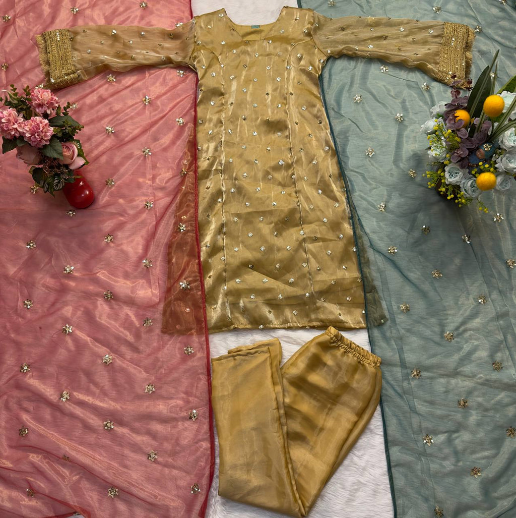 लाल और हरे रंग का डबल दुपट्टा डिज़ाइनर सलवार सूट सेट