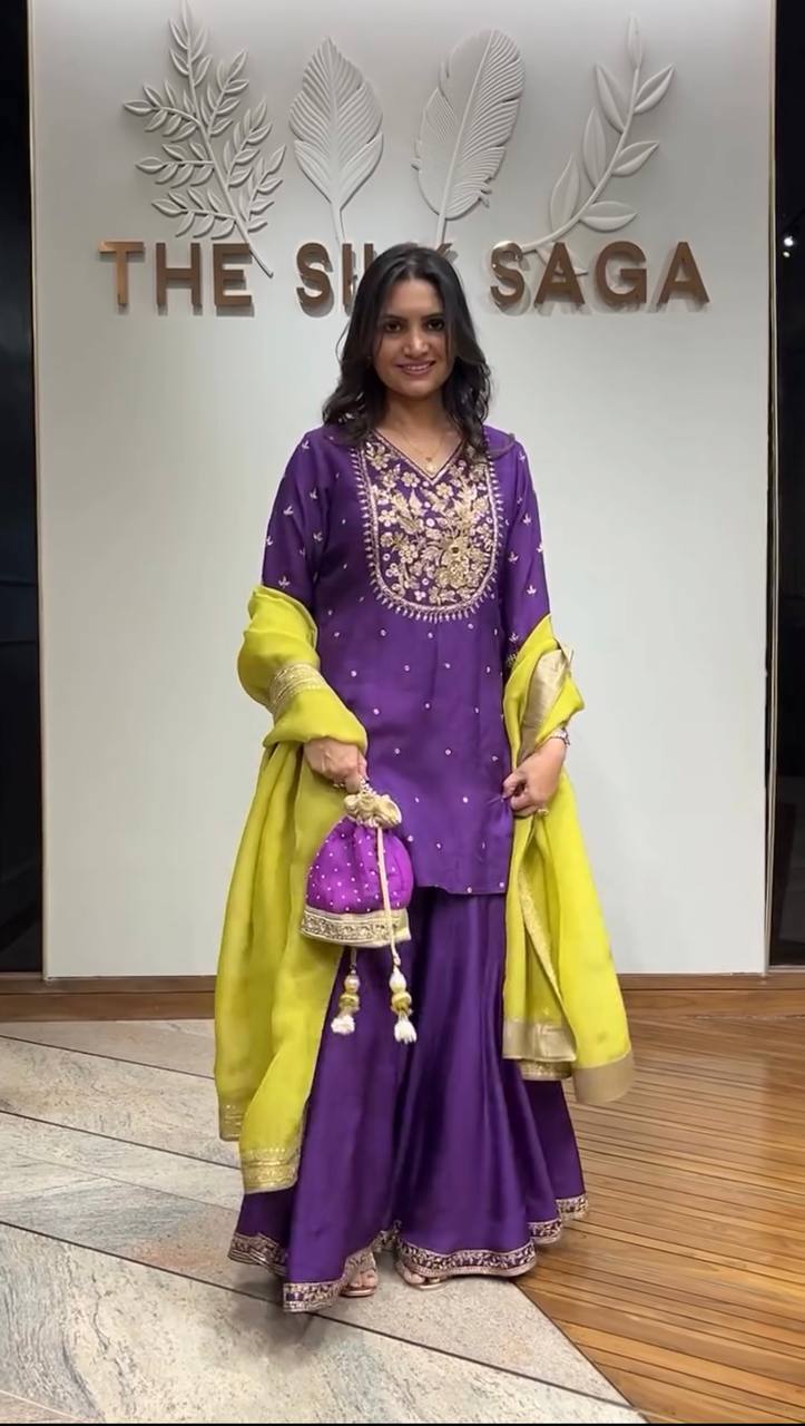 पार्टी वियर लुक टॉप-प्लाज़ो और दुपट्टा हैवी एम्ब्रॉयडरी वर्क के साथ