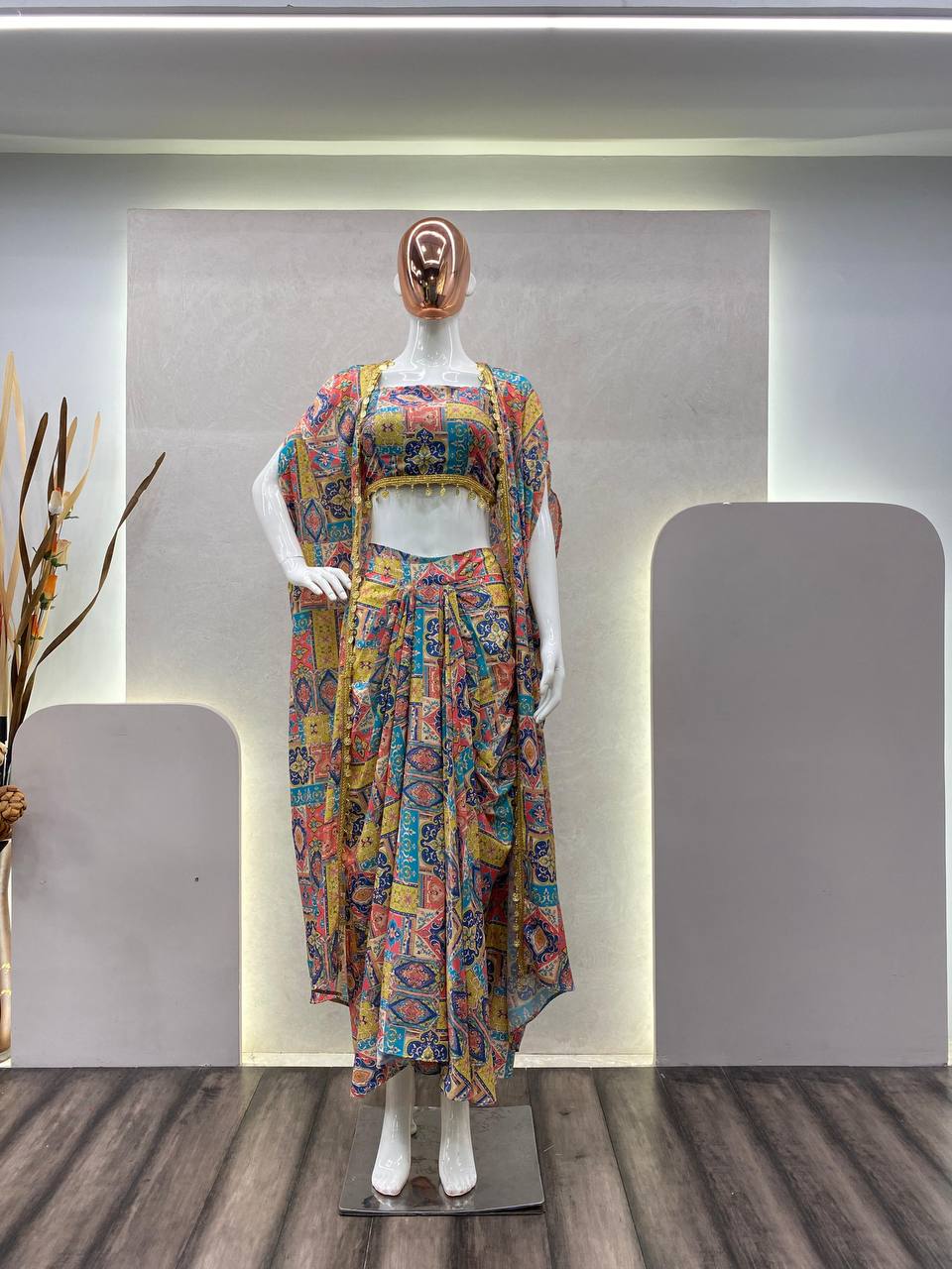 पार्टी वियर लुक खूबसूरत ब्लाउज-बॉटम और कोटी