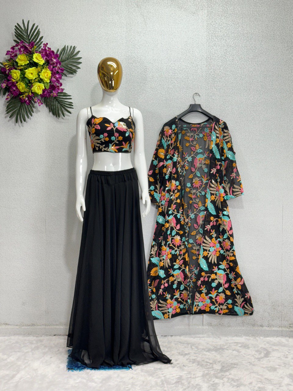 पार्टी वियर फैंसी श्रग चोली और कोटी सीक्वेंस वर्क के साथ